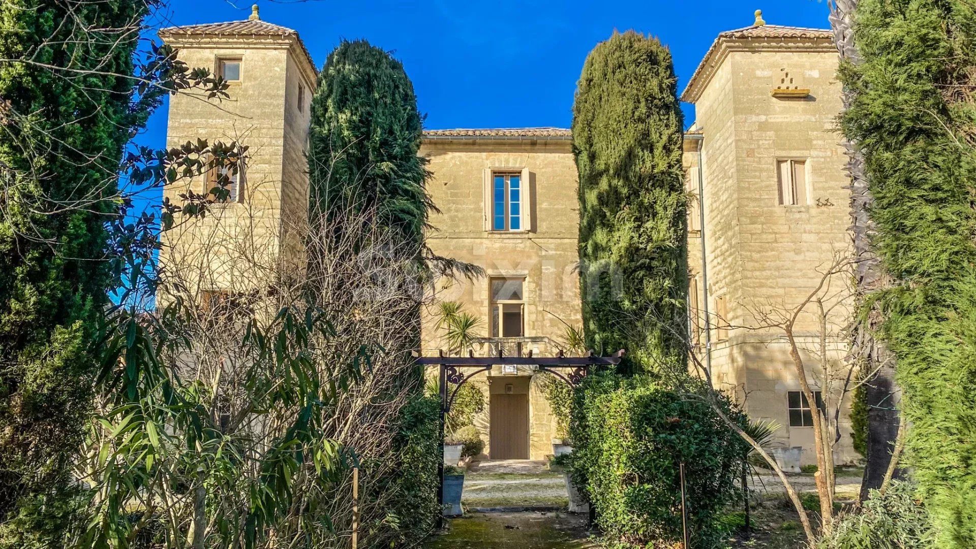 Vente Maison 927m² 22 Pièces à Uzès (30700) - Swixim